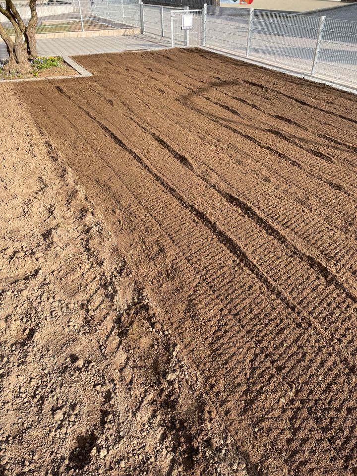 Frisch gefräste Gartenfläche